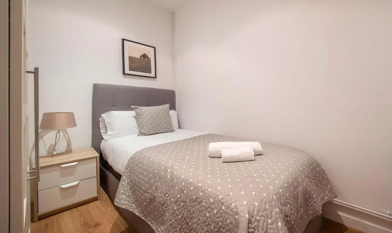 Apartamento De Cuatro Dormitorios En Calle Aribau You Stylish Apartments Barcelona Spanien